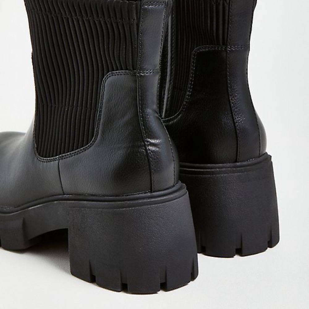 NEW TORRID FAUX LEATHER CHELSEA BOOTIE - Picture 3 of 5